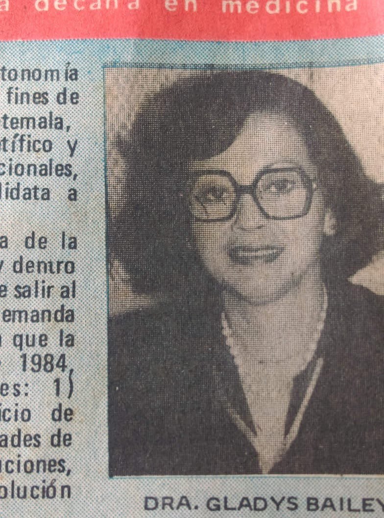 Artículo de prensa con una fotografía de Gladys Bailey