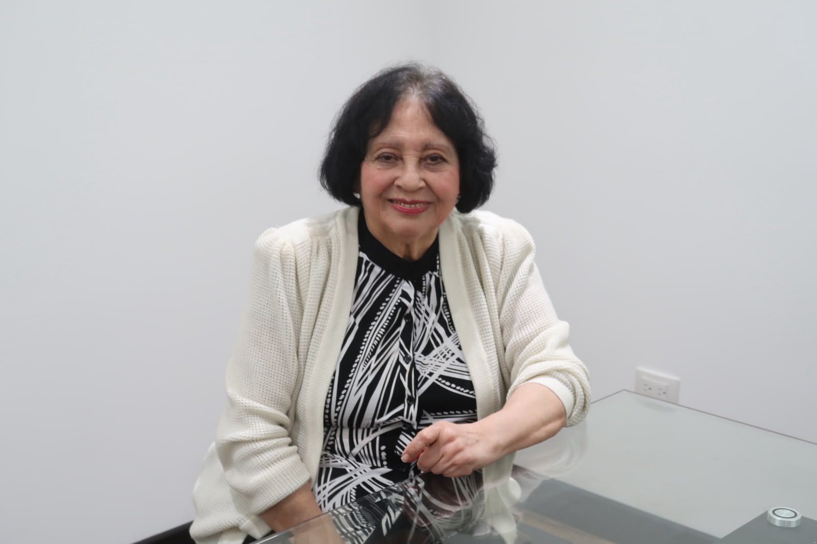 Gladys Bailey sentada durante la conversación